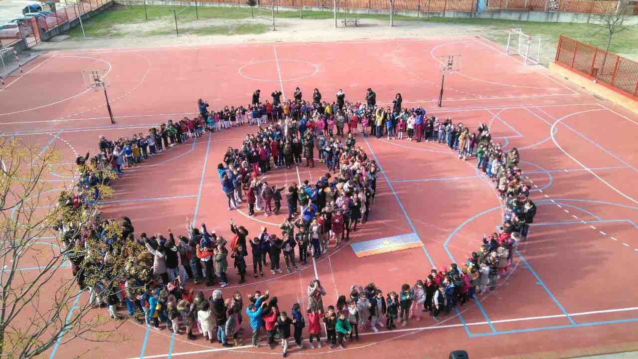 Human Symbols of Peace and No Violence – WORLDWWARS